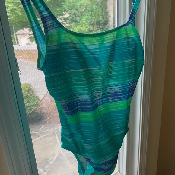 One piece swimsuit - Picture 1 of 4